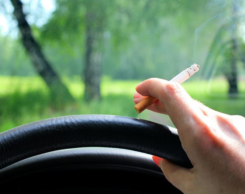 Cách khử mùi thuốc lá trên ô tô hiệu quả nhất